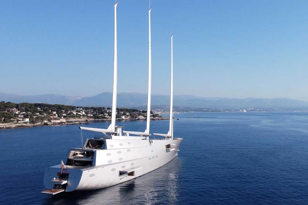 billionaires who own private yachts